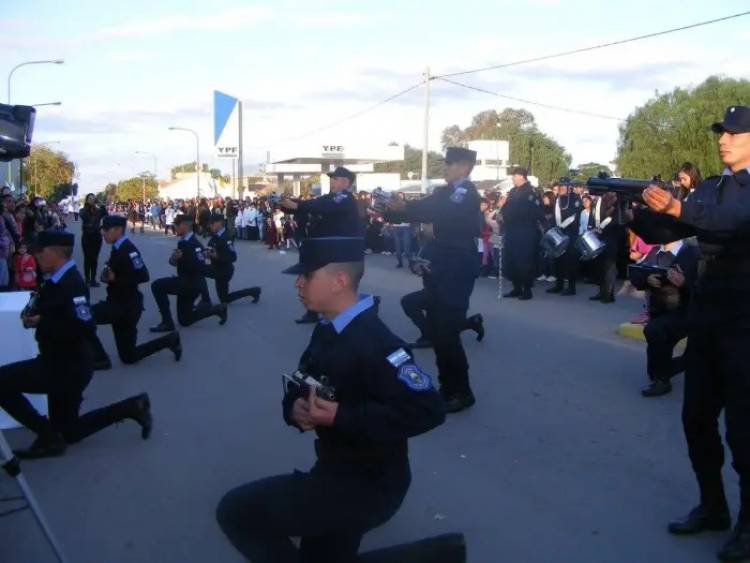 Chepes: Acto y Desfile celebrando los 433º aniversario de la creación de la policía de La Rioja