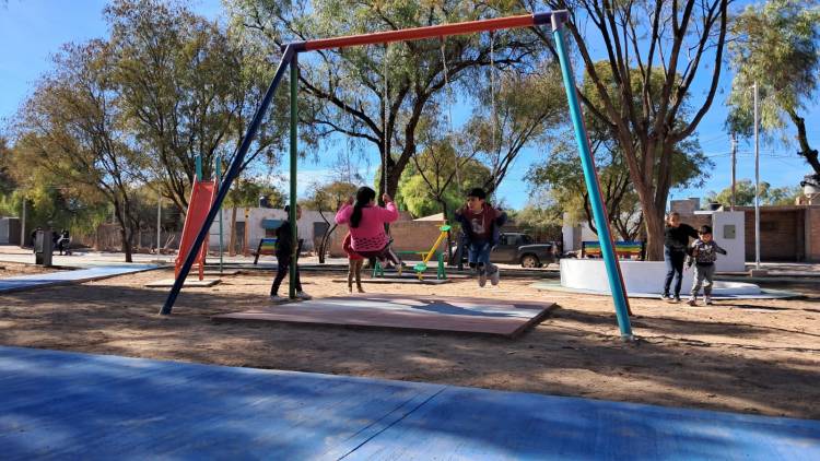 La remodelada Plaza Arturo Illía es un nuevo espacio para el esparcimiento de los vecinos de Chepes