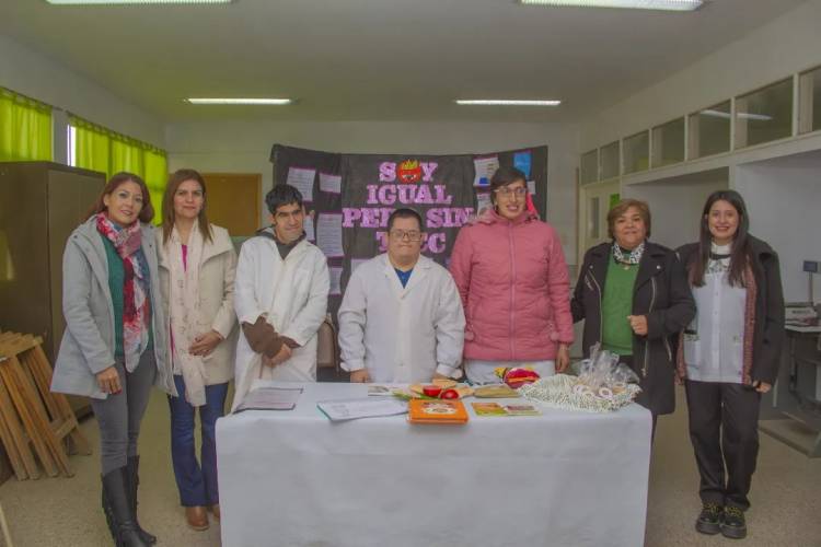 Chepes: La escuela N° 5  "Roberto Saul" celebro los 50 años de la feria de ciencias