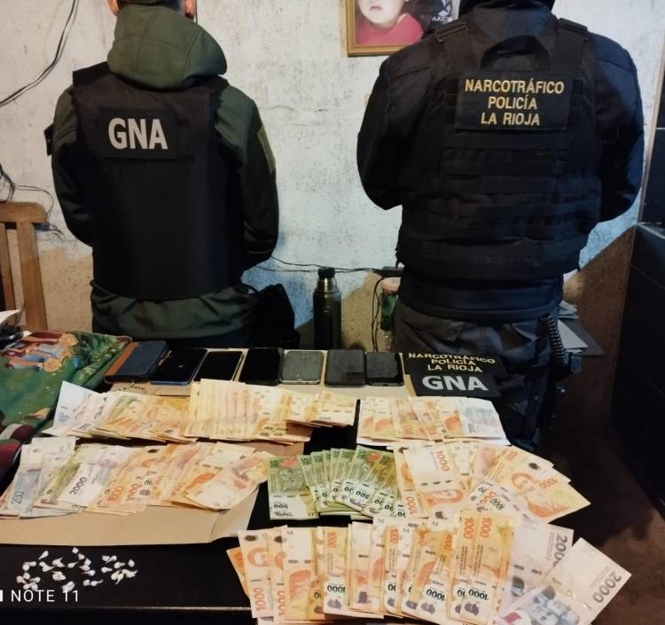 Secuestran cocaína, dinero en efectivo, balanzas y celulares en allanamientos
