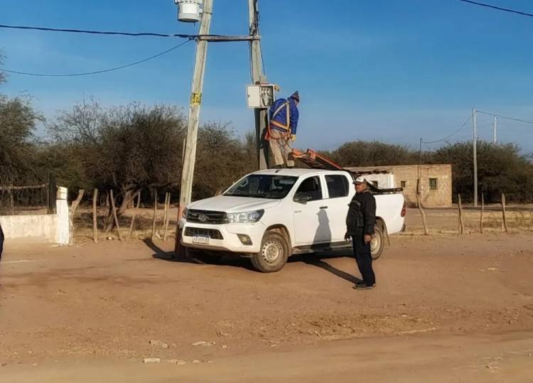 Distrito La Jarilla: se trabaja en el mantenimiento de servicios de alumbrado, calles y capilla