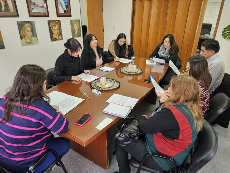 Firma de Convenio: Se gestionaron becas para los mejores promedios de las escuelas secundarias