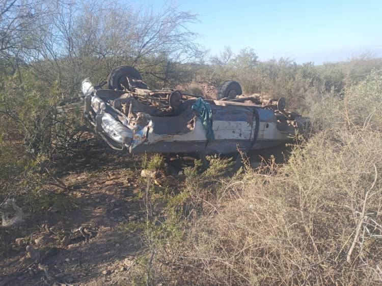 Conductor de camioneta perdió el control y volcó en Ruta 9