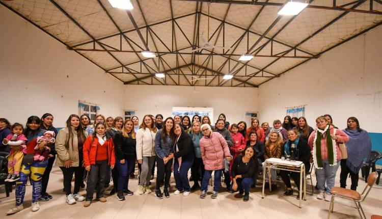 Florencia López visitó a mujeres emprendedoras de El Portezuelo