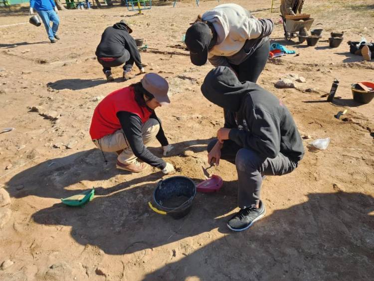 Escuela de Campo de Arqueología: inician trabajos de campo en Villa Chepes 