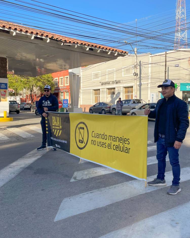 Realizan campaña de concientización vial en calles, semáforos y lugares de mucha circulación de la ciudad Capital