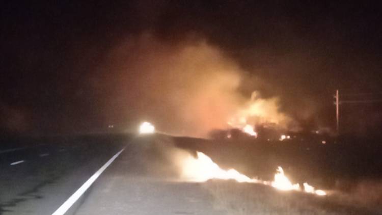 Punta de Los Llanos: Incendio de pastizales por Ruta Nacional 38