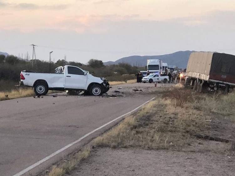 La Rioja: Muere una persona al chocar una camioneta y un camión