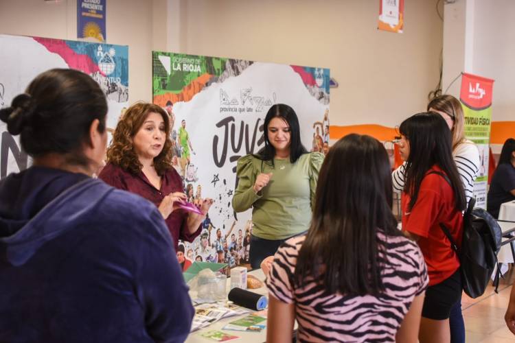 Comedor Estudiantil: Jóvenes se informan y vacunan contra el dengue en una jornada integral de salud