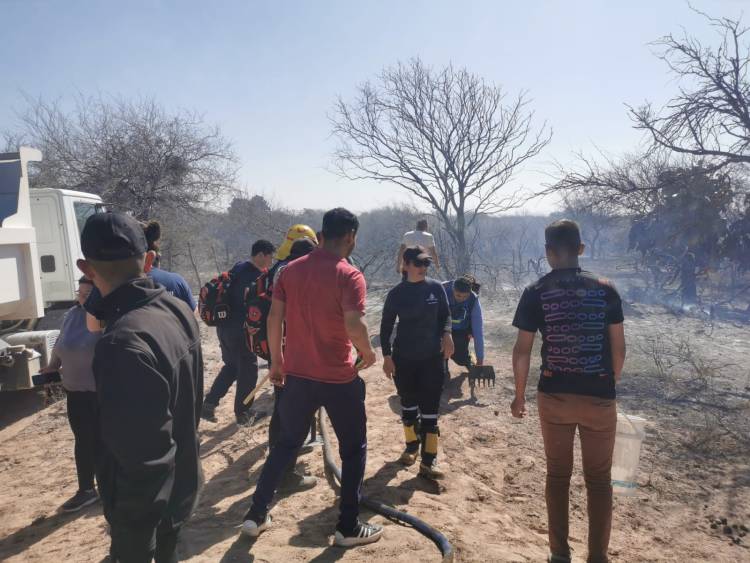 Incendio de gran magnitud en Chepes: Los bomberos trabajaron durante 7 horas