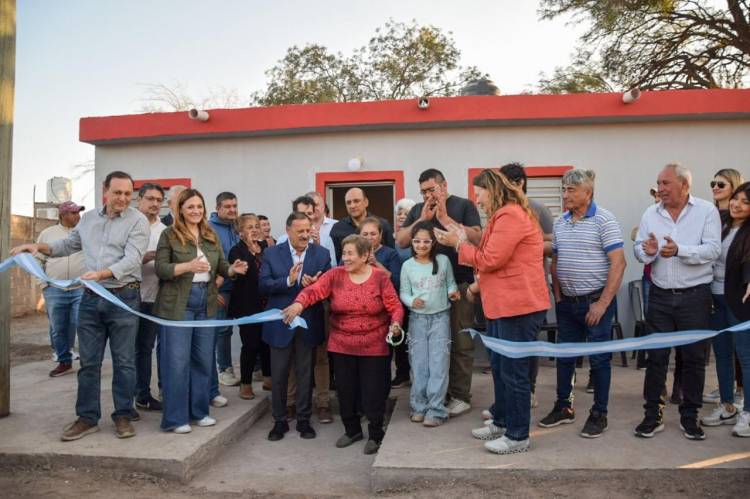 En Milagro: el Gobernador entregó un nuevo hogar