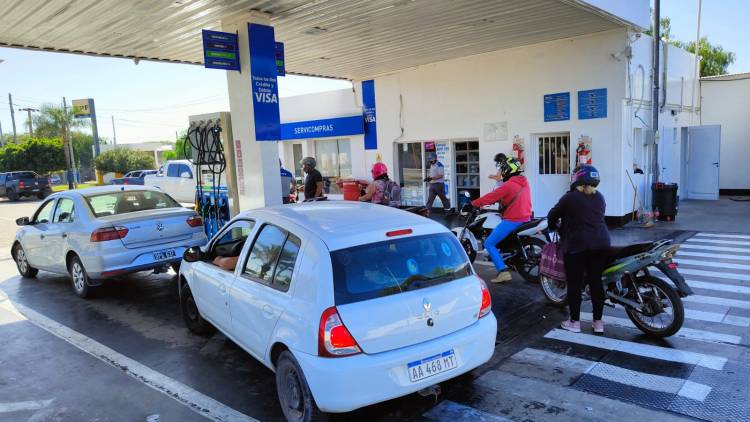 YPF y Shell bajarán las naftas 1% y el gasoil 2?sde este martes