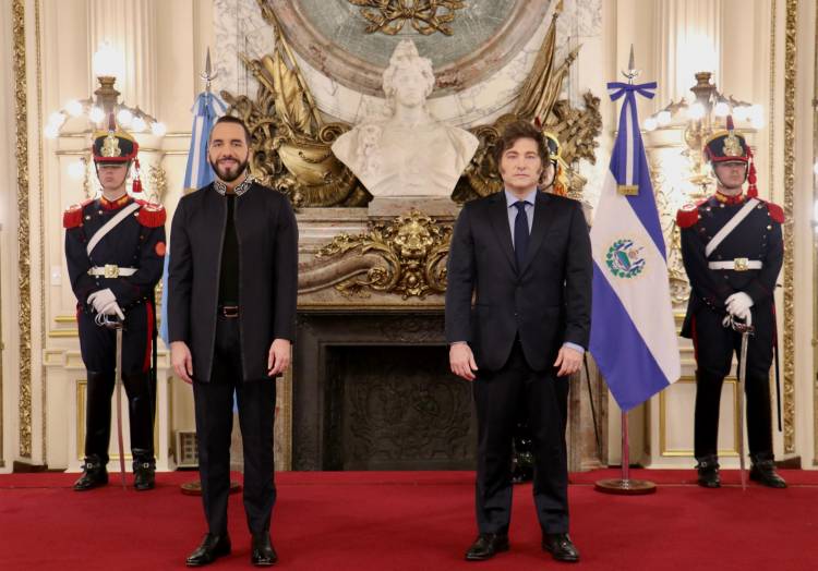 Milei mantuvo una reunión bilateral con su par de El Salvador Nayib Bukele