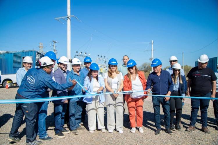 Chepes: Inauguración de la planta generadora de energía y perforación N° 2