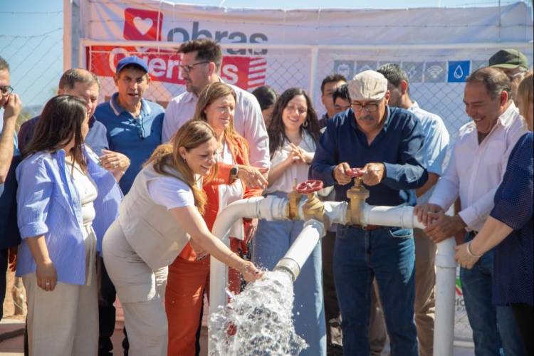 Chepes: Inauguración de la planta generadora de energía y perforación N° 2