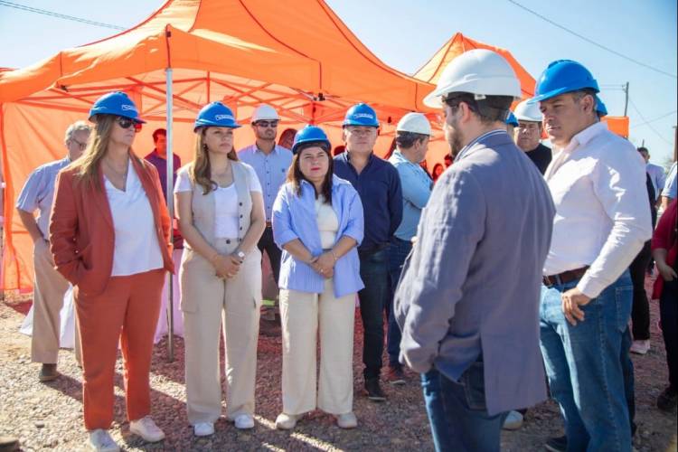 Chepes: Inauguración de la planta generadora de energía y perforación N° 2