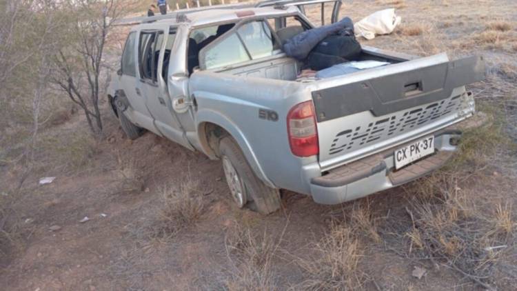 Camioneta volcó en cercanías a Chepes