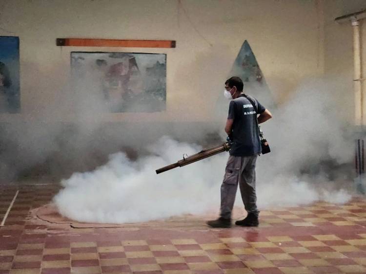 Contra el Dengue: se realizó Fumigación en entidades educativas