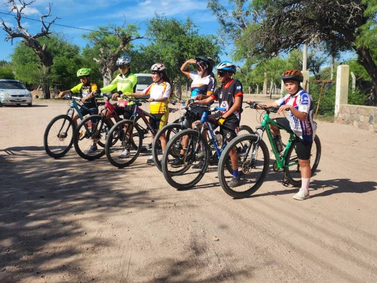 Desde Villa Chepes hasta La Calera se realizó el circuito homenaje MTB a Gastón Carrizo