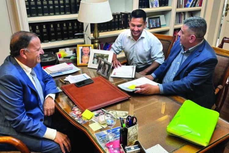 El Gobernador anunció obras de asfaltado para Malanzán