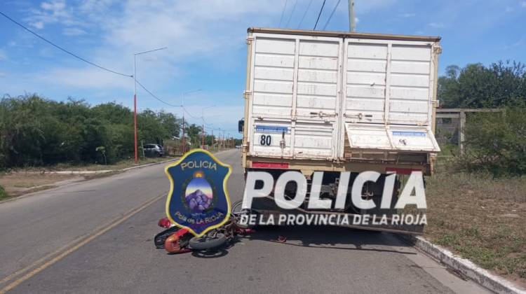 Olta: Motociclista chocó con un camión estacionado y debió ser trasladado