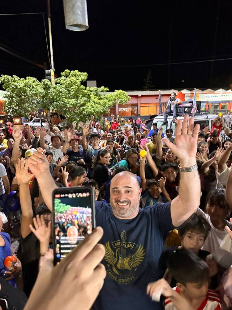 Por el día de Reyes: Comerciante de Chepes regaló 500 juguetes y una bicicleta