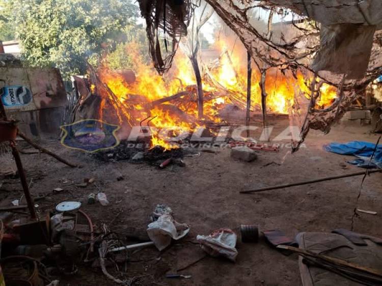 Departamento de Bomberos La Rioja: Sofocamiento de incendio en vivienda