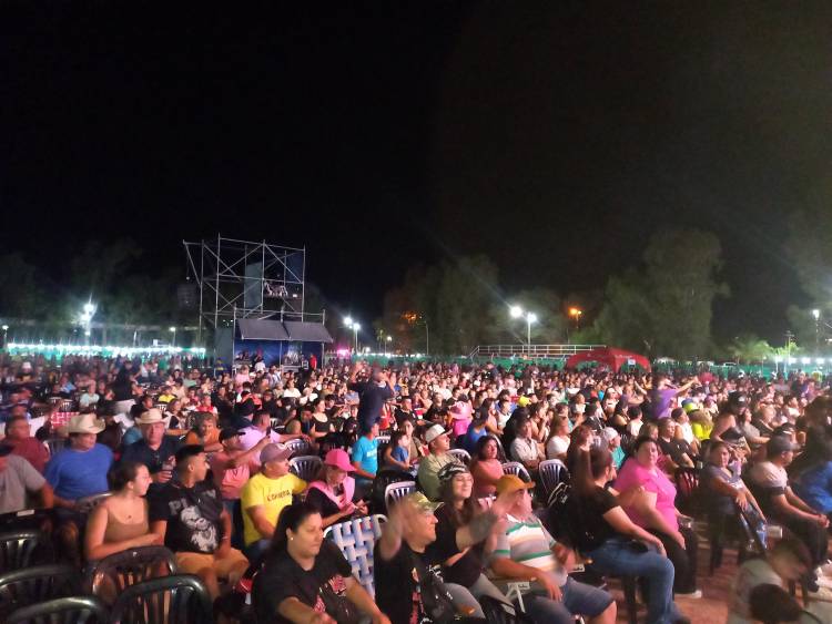 Majestuosa noche de la 37° edición del Festival Provincial del Dátil