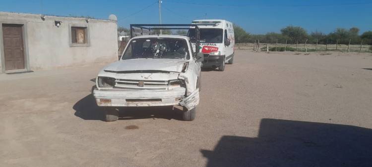 Ulapes: Camioneta colisiona con poste de tendido eléctrico en Ruta Provincial 33