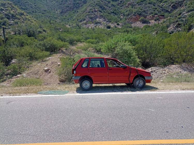 Hombre de 78 años volcó en Ruta 75 tras sufrir una descompensación