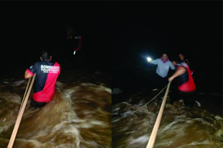 Rescatan a una familia atrapada en un rio de Olta