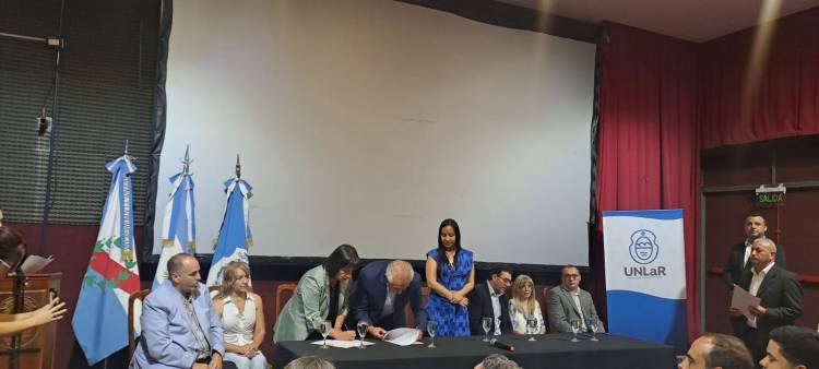 El Hospital “Luis Pasteur” firma convenio con el Ministerio de Salud para prácticas en hospitales