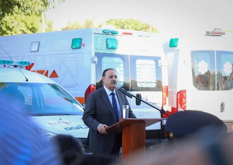 El gobernador Ricardo Quintela fortalece la salud provincial con la entrega de modernas ambulancias