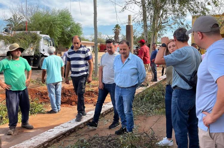 El gobernador Ricardo Quintela visita Patquía tras el temporal