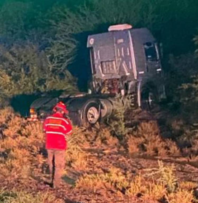 Camión derrapó por Ruta Nacional N° 38