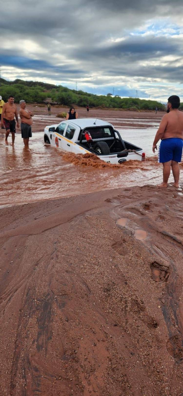 Creció el río de Paganzo y cortó el paso en Ruta 150