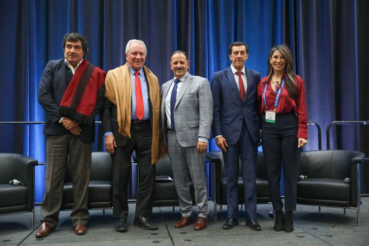 Canadá: El gobernador Ricardo Quintela resalta el potencial minero de La Rioja en la Convención de Minerales más grande del mundo