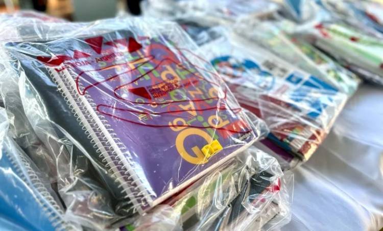 Entrega de Kits Escolares para alumnos de escuelas primarias y rurales