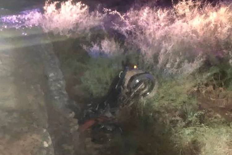 Cayó con su moto en una alcantarilla de la ruta 76 y lo encontraron muerto horas después