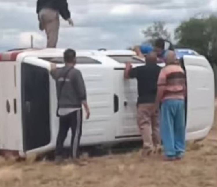 Ulapes: No hubo heridos en el vuelco de una camioneta de APOS