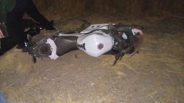 Tres heridos por un violento siniestro vial en Ruta 38: un peatón fue atropellado por una moto