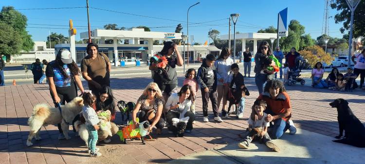 Chepes: desfile de mascotas en la ciudad