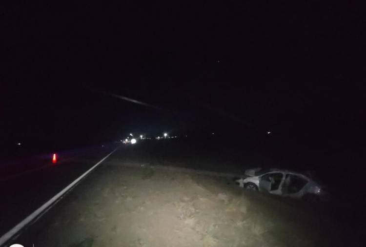 Castro Barros: Un auto volcó en el ingreso a Anjullón y su conductor fue trasladado al hospital