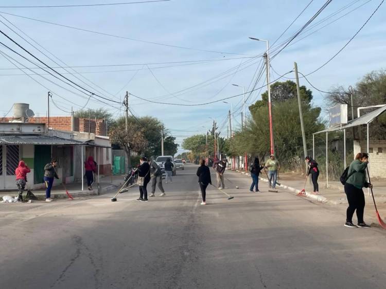 Av. Belgrano Norte: Siguen las tareas de limpieza en calles de la ciudad