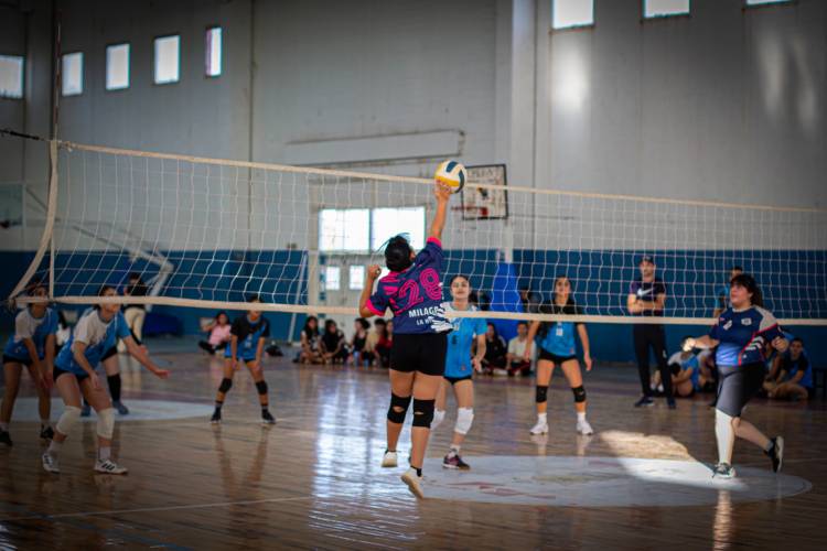 Torneo Formativo: más de 240 jóvenes y clubes de los Llanos dieron inicio al Campeonato de Vóley