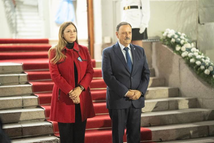 Ricardo Quintela encabezó los actos por el 25 de Mayo y homenajeó a los héroes patrios