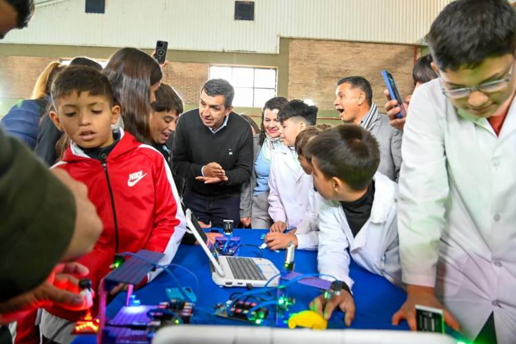 La robótica ya es una realidad en 50 escuelas primarias de Rosario Vera Peñaloza