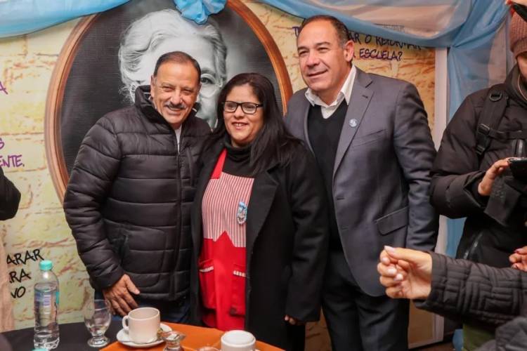 El gobernador Quintela agasajó en Chepes a las maestras y maestros del Nivel Inicial en su Día