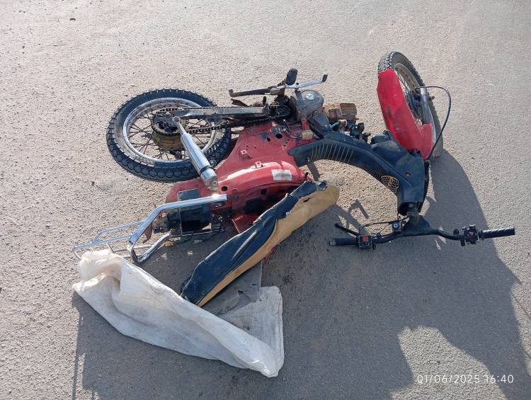 Chepes: arenal provoca caída de un joven de su moto
