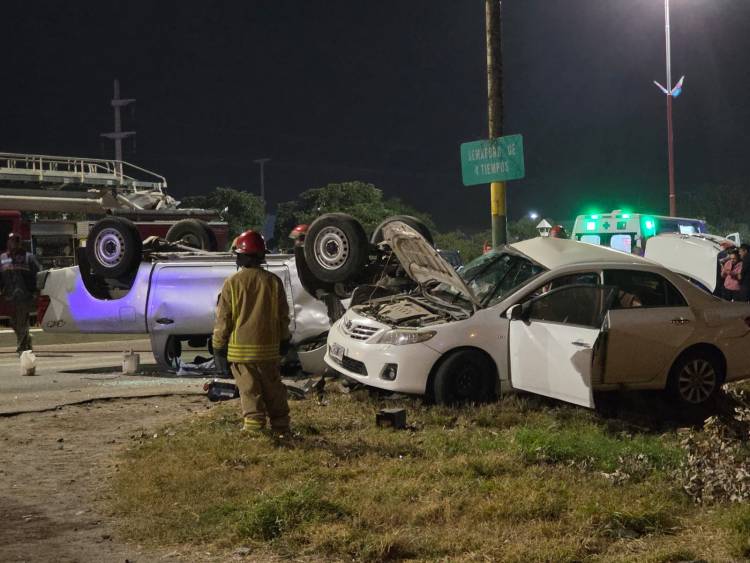 Móvil policial que iba a un operativo protagonizó un siniestro y volcó